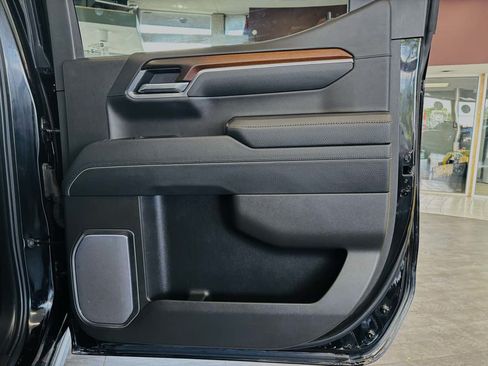 Used 2025 GMC Sierra 1500 Denali w/ Denali Reserve Package AWD/4WD image 40