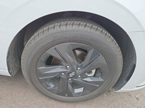 Used 2021 Hyundai Elantra Blue image 2