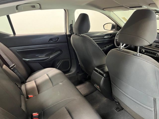 Used 2024 Nissan Altima 2.5 SV FWD image 14