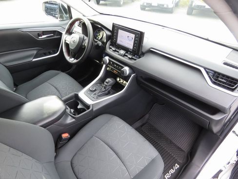 Used 2021 Toyota RAV4 XLE image 15