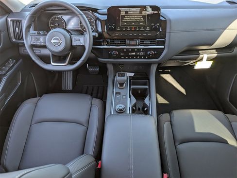 New 2025 Nissan Pathfinder SL image 8