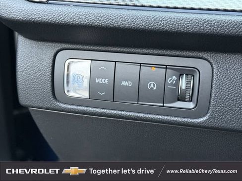 Used 2025 Chevrolet Traverse High Country AWD/4WD image 23