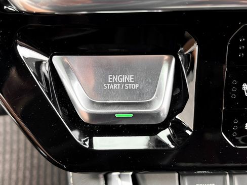 Used 2025 GMC Sierra 3500 Denali Ultimate image 11