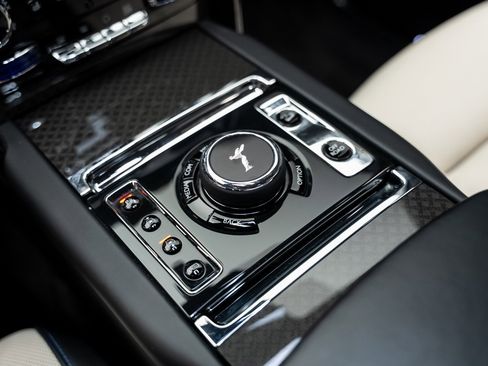 Used 2021 Rolls-Royce Cullinan Black Badge image 51