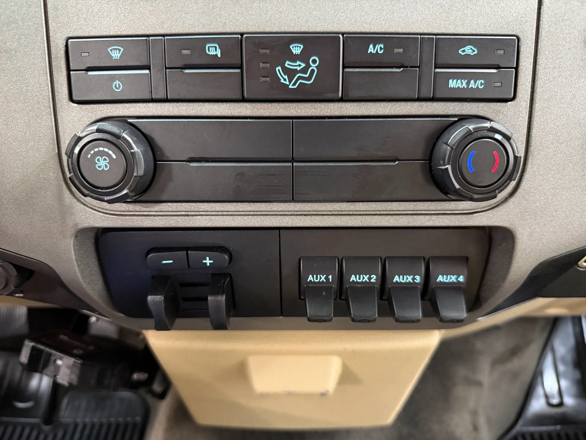 Used 2012 Ford F450 XLT w/ XLT Interior Pkg AWD/4WD image 23
