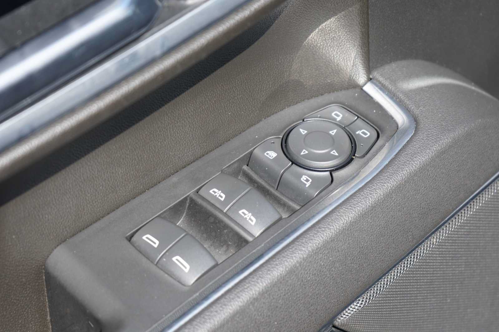 Used 2025 GMC Sierra 1500 SLT AWD/4WD image 16