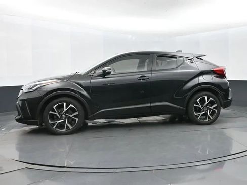 Used 2022 Toyota C-HR XLE image 5