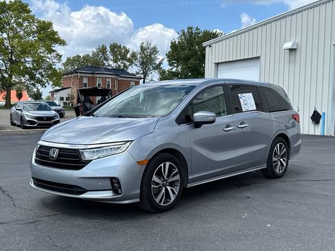 Used 2023 Honda Odyssey Touring image 3