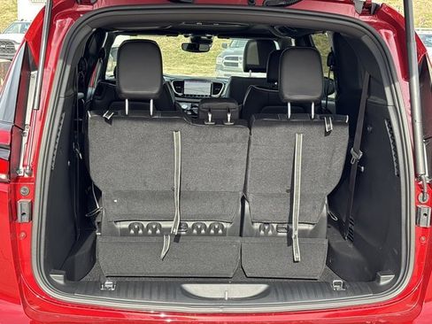 New 2026 Chrysler Pacifica Limited image 7
