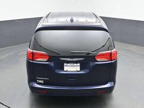 Used 2017 Chrysler Pacifica Touring w/ Tire & Wheel Group FWD image 40