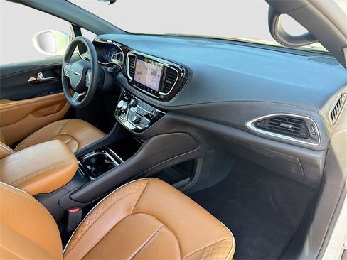 Used 2022 Chrysler Pacifica Pinnacle image 15