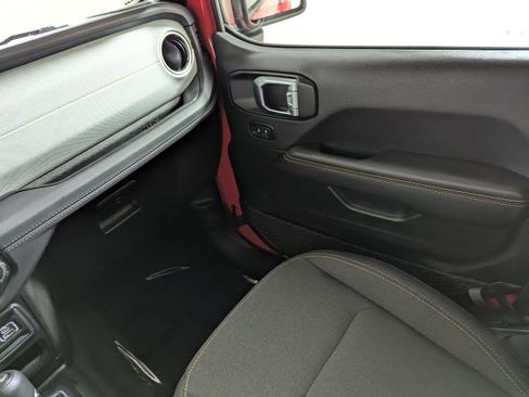 Used 2025 Jeep Wrangler Unlimited Sahara AWD/4WD image 11