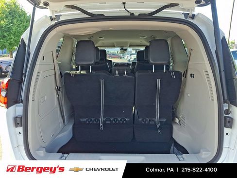 Used 2023 Chrysler Pacifica Touring-L FWD image 28