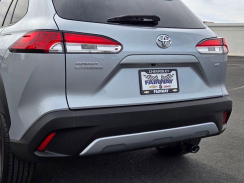 Used 2023 Toyota Corolla Cross LE w/ Moonroof Package FWD image 5