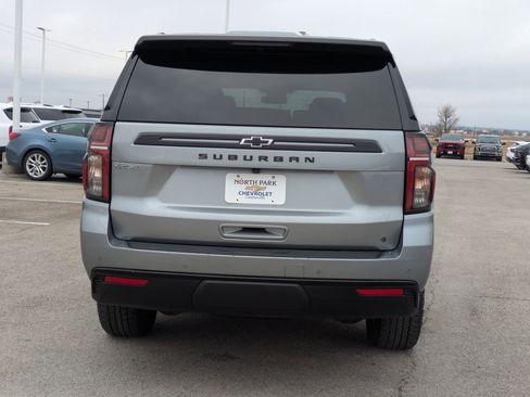 Certified 2024 Chevrolet Suburban Z71 w/ Luxury Package image 4