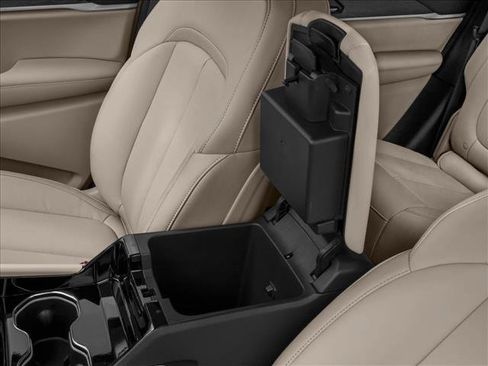 New 2025 Jeep Grand Cherokee Altitude RWD image 10