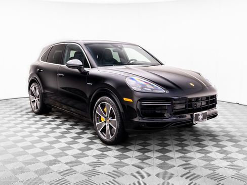 Used 2022 Porsche Cayenne Turbo S AWD/4WD image 6