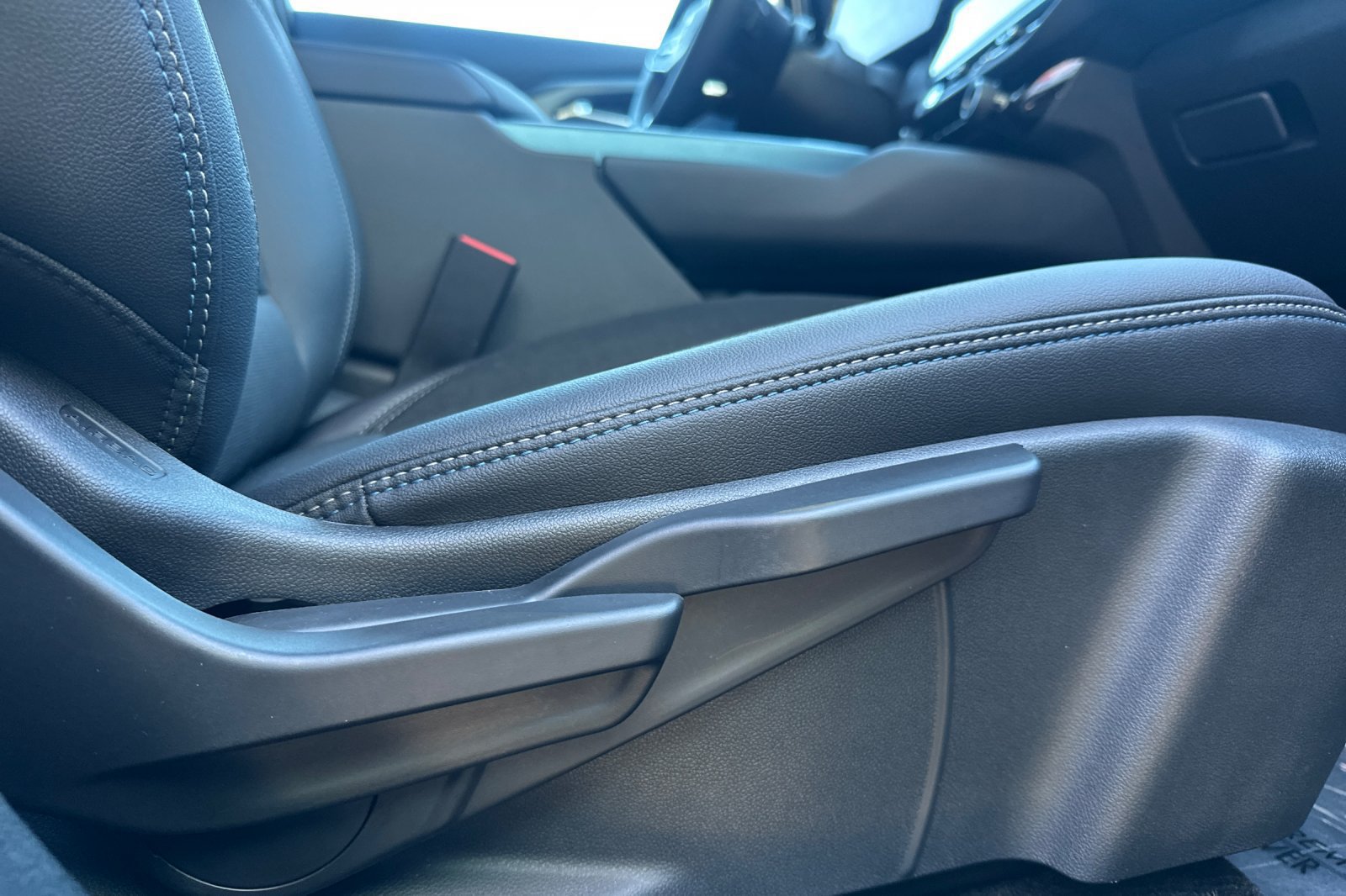 Used 2024 Chevrolet Equinox EV LT w/ LPO, All-Weather Mat Package FWD image 23