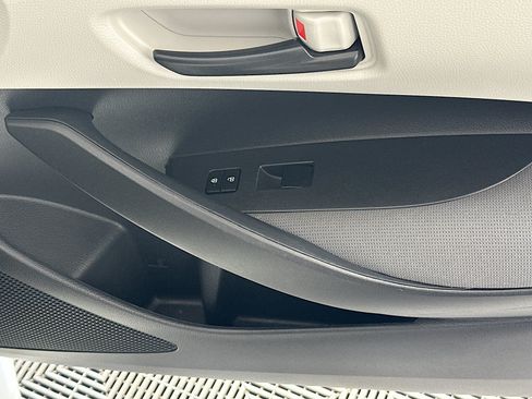 Used 2022 Toyota Corolla LE FWD image 28