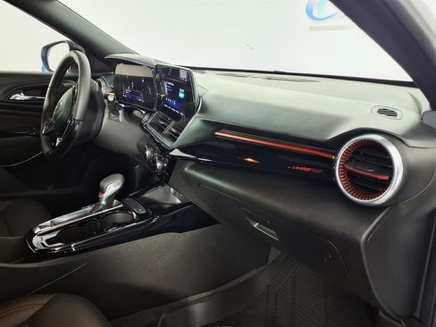 Used 2025 Chevrolet Trax RS w/ Sunroof Package FWD image 9