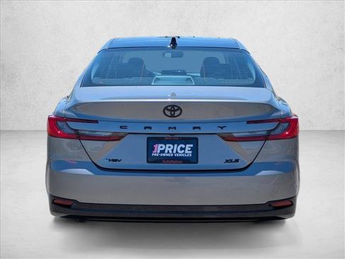 Used 2025 Toyota Camry XLE FWD image 7