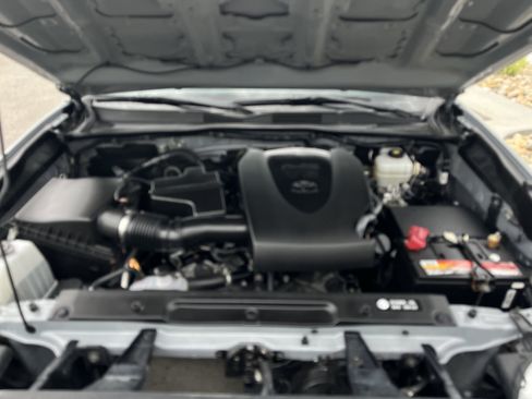 Used 2019 Toyota Tacoma TRD Off-Road AWD/4WD image 22