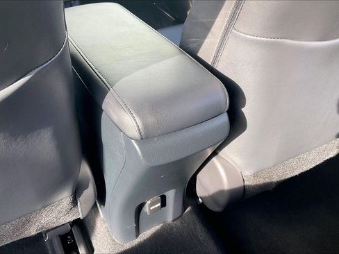 Used 2019 Toyota Prius Prime Premium image 39