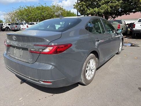 Used 2025 Toyota Camry LE image 3