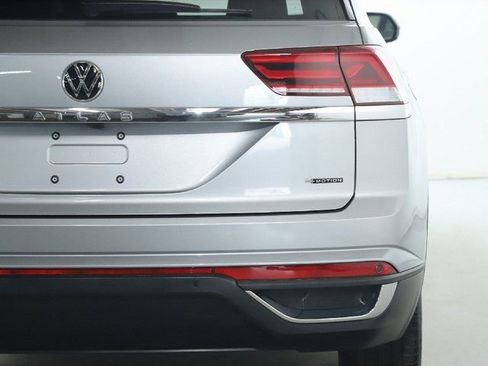 Used 2023 Volkswagen Atlas Cross Sport SE w/ Black Wheel Package image 45