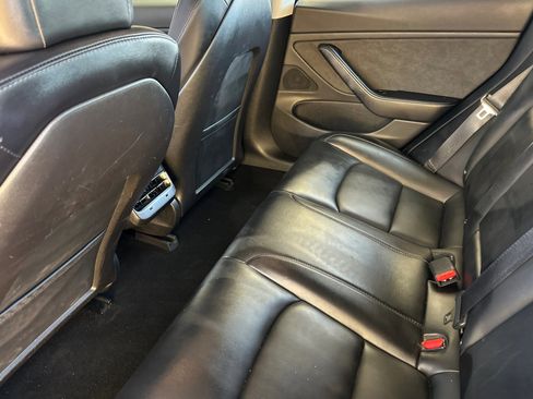 Used 2018 Tesla Model 3 RWD image 12