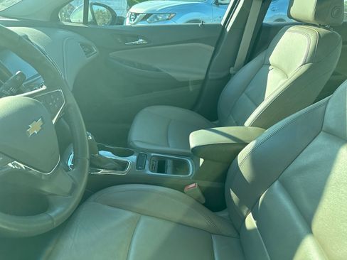 Used 2018 Chevrolet Cruze Premier image 10