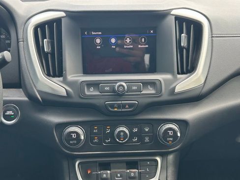 Used 2024 GMC Terrain SLE w/ Driver Convenience Package FWD image 15