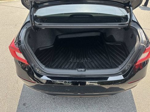 Used 2018 Honda Accord Touring image 18