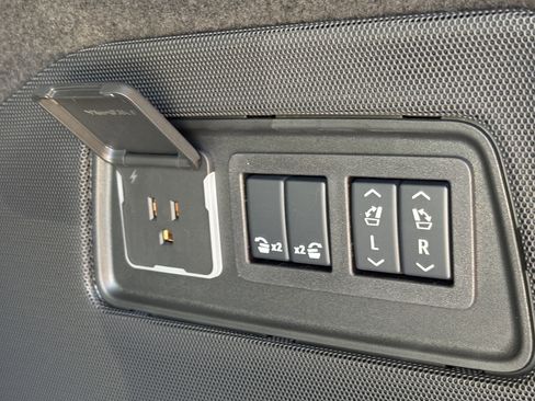 New 2026 Cadillac Escalade ESV Platinum Sport w/ LPO, ONYX Package image 4