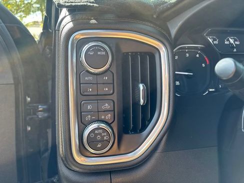 Used 2022 GMC Sierra 2500 AT4 w/ Gooseneck/5TH Wheel Package AWD/4WD image 17