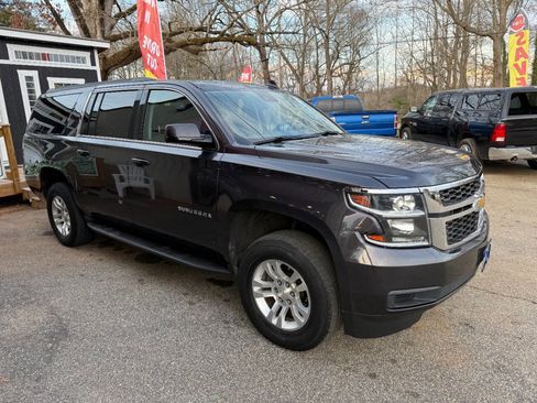 Used 2016 Chevrolet Suburban LT image 3