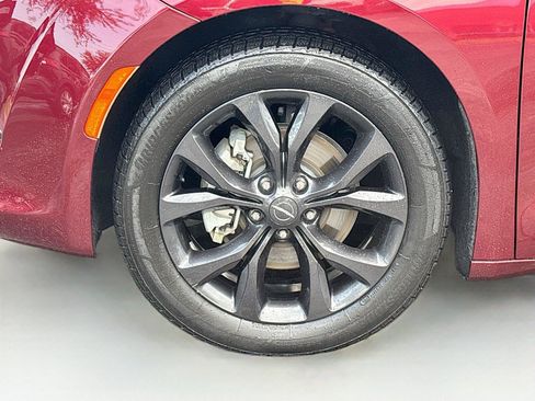 Used 2019 Chrysler Pacifica Touring Plus w/ S Appearance Package FWD image 35