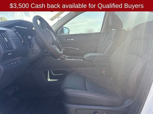 New 2026 Nissan Pathfinder Platinum image 18