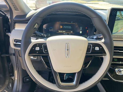 New 2026 Lincoln Corsair Premiere image 32