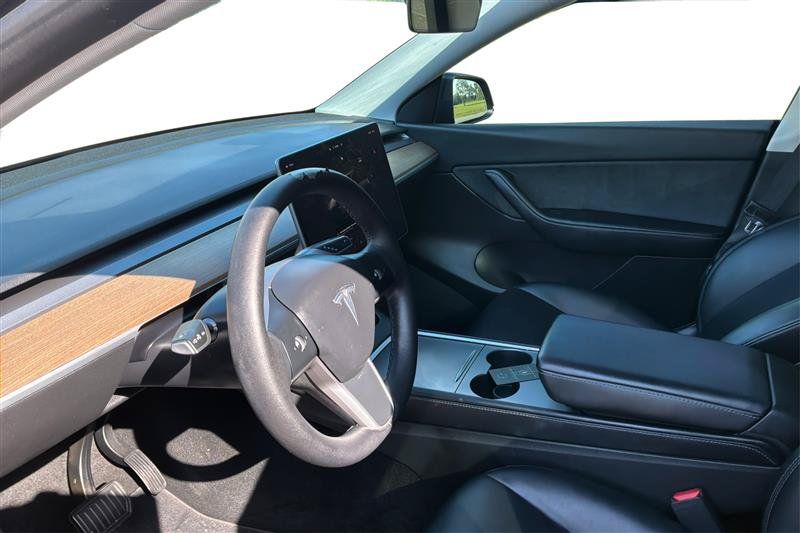 Used 2022 Tesla Model Y Long Range AWD/4WD image 10