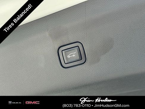 Used 2023 Buick Enclave Essence image 17