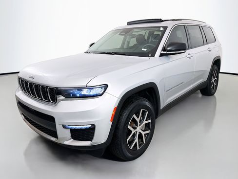 Used 2023 Jeep Grand Cherokee L Limited image 3