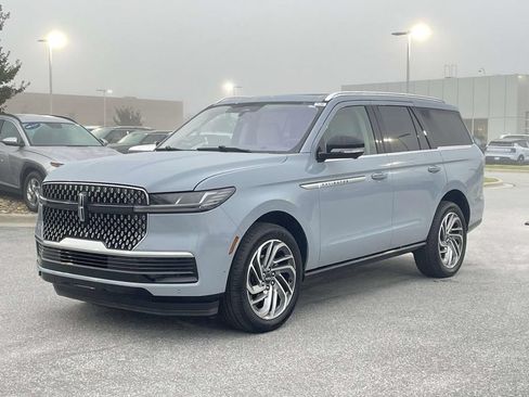 Used 2025 Lincoln Navigator Reserve AWD/4WD image 27