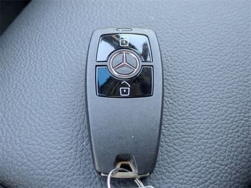 Used 2025 Mercedes-Benz Sprinter 2500 image 32