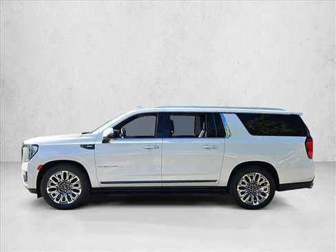 Used 2023 GMC Yukon XL Denali Ultimate AWD/4WD image 9