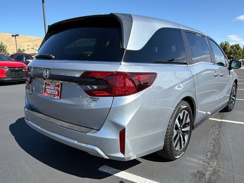 Used 2025 Honda Odyssey EX-L image 3