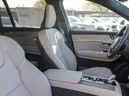 New 2026 Volvo XC90 T8 Plus w/ Protection Package Premier AWD/4WD image 18
