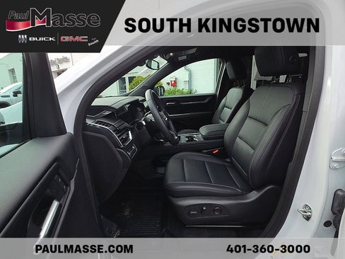 Used 2025 GMC Acadia Elevation w/ Elevation Premium Package AWD/4WD image 16