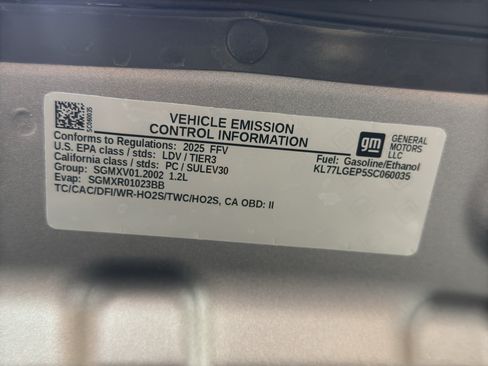 Used 2025 Chevrolet Trax RS w/ Driver Confidence Package FWD image 34