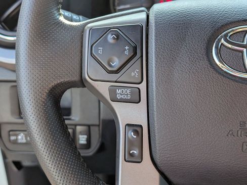 Used 2019 Toyota Tacoma TRD Off-Road AWD/4WD image 29